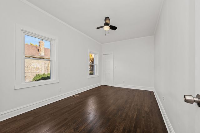 7832 S Paxton Avenue, Chicago, IL 60649