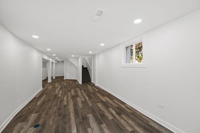 7832 S Paxton Avenue, Chicago, IL 60649