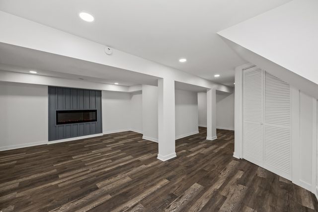 7832 S Paxton Avenue, Chicago, IL 60649