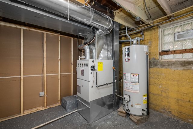 7832 S Paxton Avenue, Chicago, IL 60649