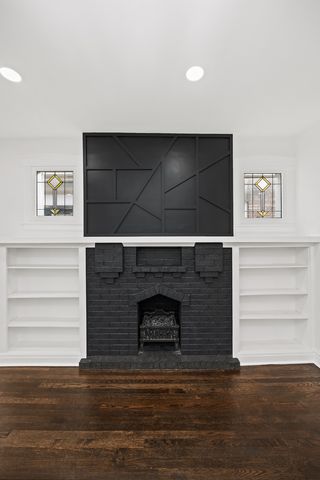 7832 S Paxton Avenue, Chicago, IL 60649