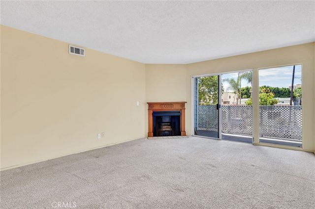 955 E 3rd 202, Long Beach, CA 90802