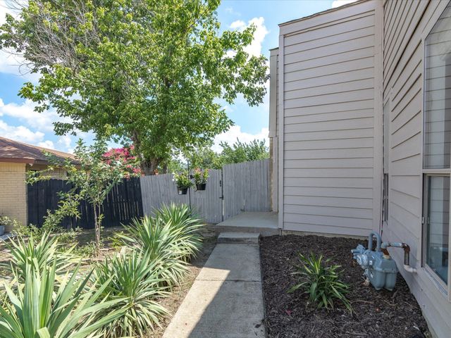 2163 Villa Place A, Carrollton, TX 75006