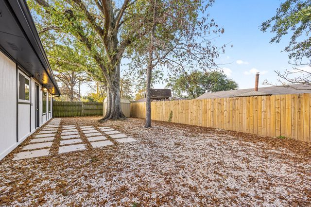 5715 Walnutgate Drive, Spring, TX 77373