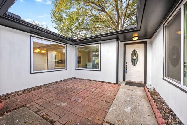 5715 Walnutgate Drive, Spring, TX 77373