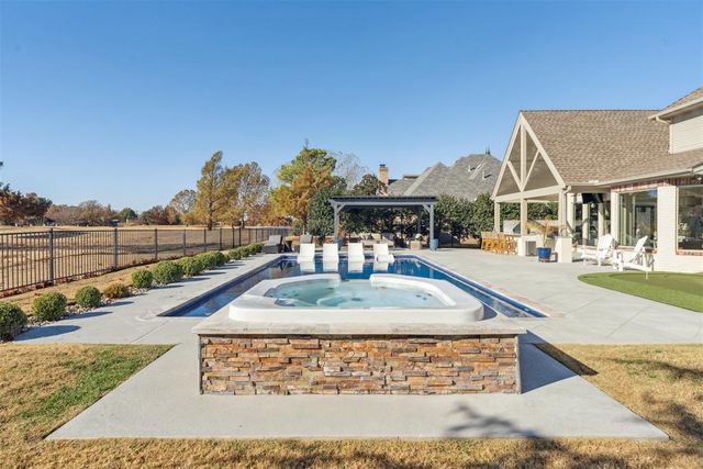 332 Heritage Boulevard, Edmond, OK 73025