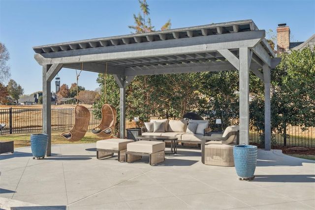 332 Heritage Boulevard, Edmond, OK 73025