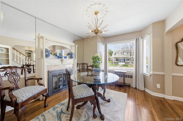 93 S Bay Avenue, Brightwaters, NY 11718