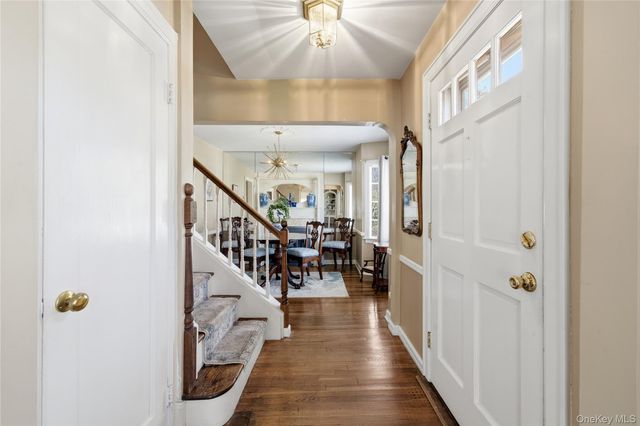 93 S Bay Avenue, Brightwaters, NY 11718