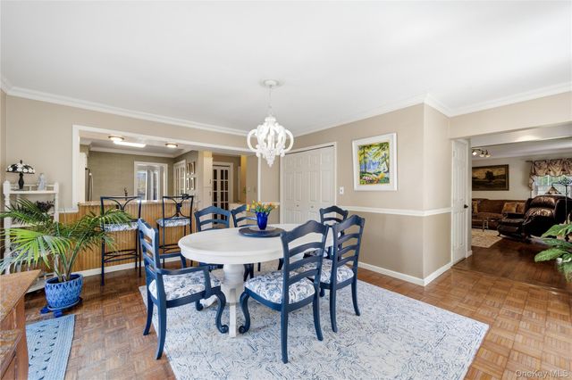 93 S Bay Avenue, Brightwaters, NY 11718