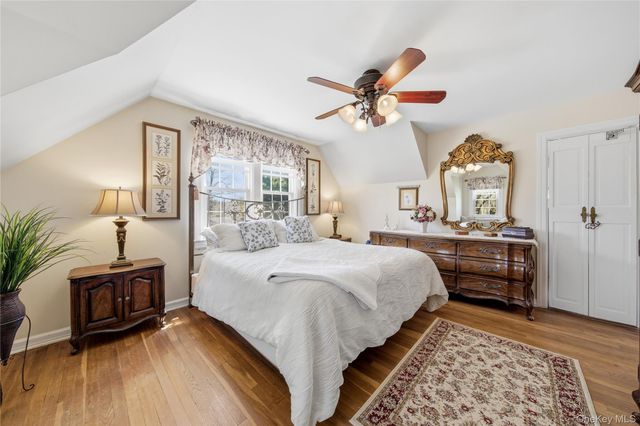 93 S Bay Avenue, Brightwaters, NY 11718