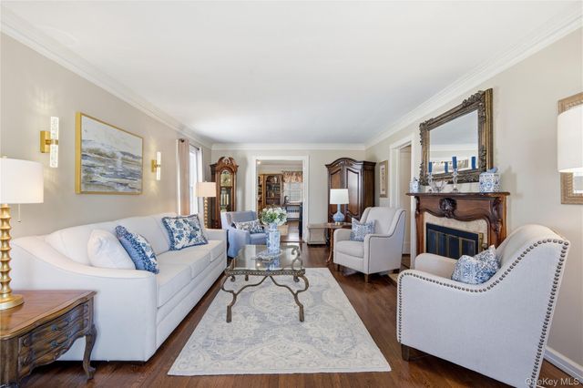 93 S Bay Avenue, Brightwaters, NY 11718