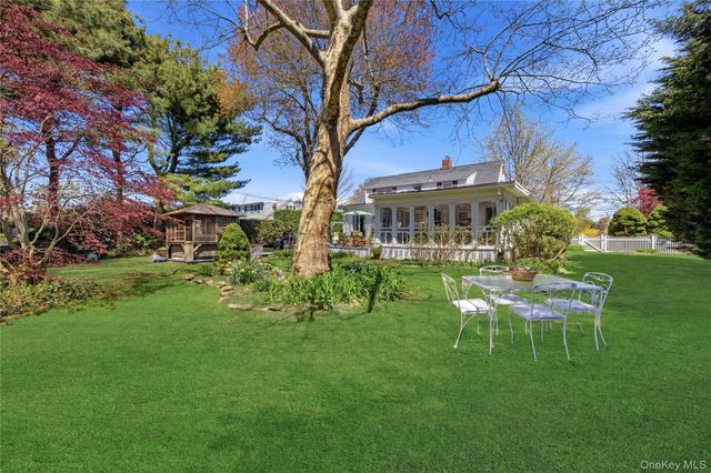 93 S Bay Avenue, Brightwaters, NY 11718