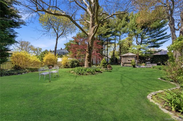 93 S Bay Avenue, Brightwaters, NY 11718