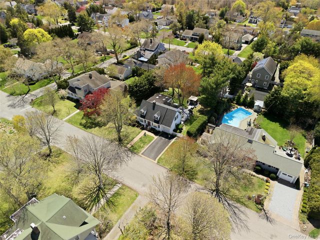 93 S Bay Avenue, Brightwaters, NY 11718