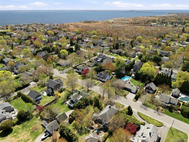 93 S Bay Avenue, Brightwaters, NY 11718