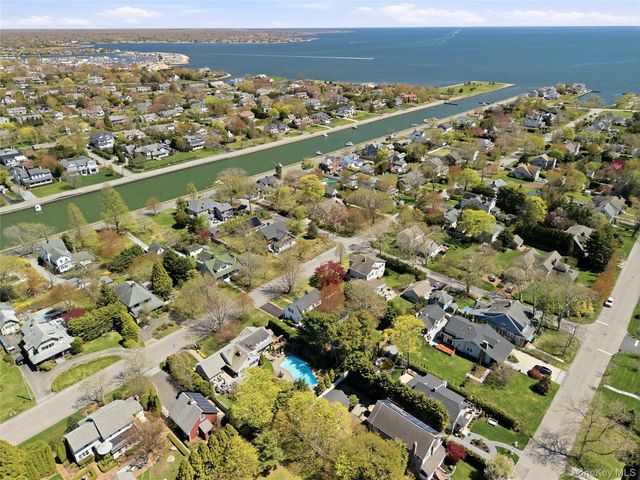 93 S Bay Avenue, Brightwaters, NY 11718