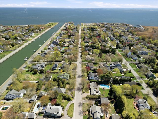 93 S Bay Avenue, Brightwaters, NY 11718