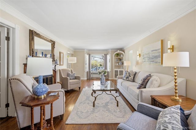 93 S Bay Avenue, Brightwaters, NY 11718