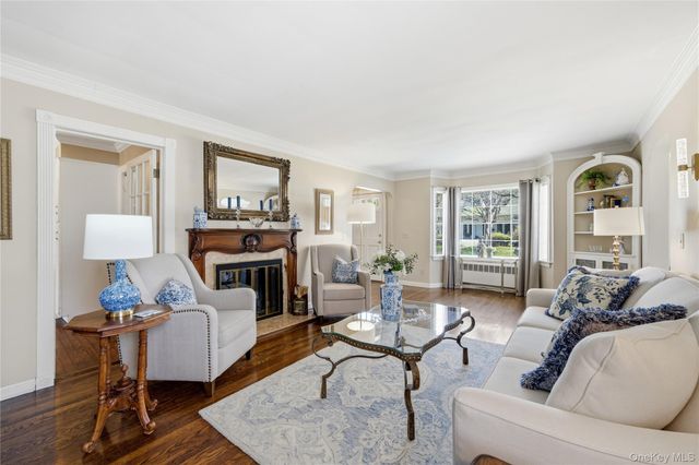 93 S Bay Avenue, Brightwaters, NY 11718