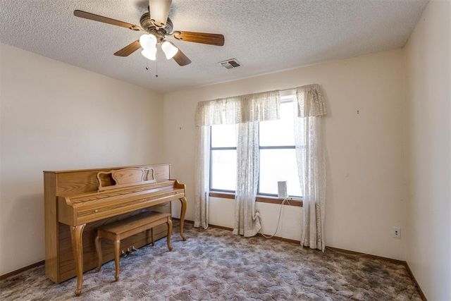 25073 Roselawn Road, Blanchard, OK 73010