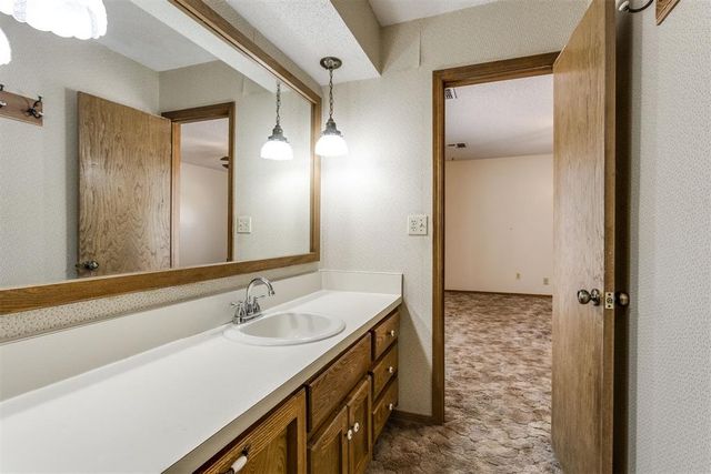 25073 Roselawn Road, Blanchard, OK 73010