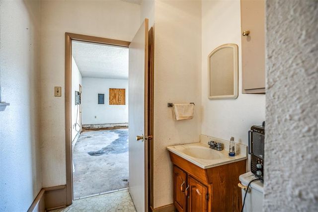 25073 Roselawn Road, Blanchard, OK 73010