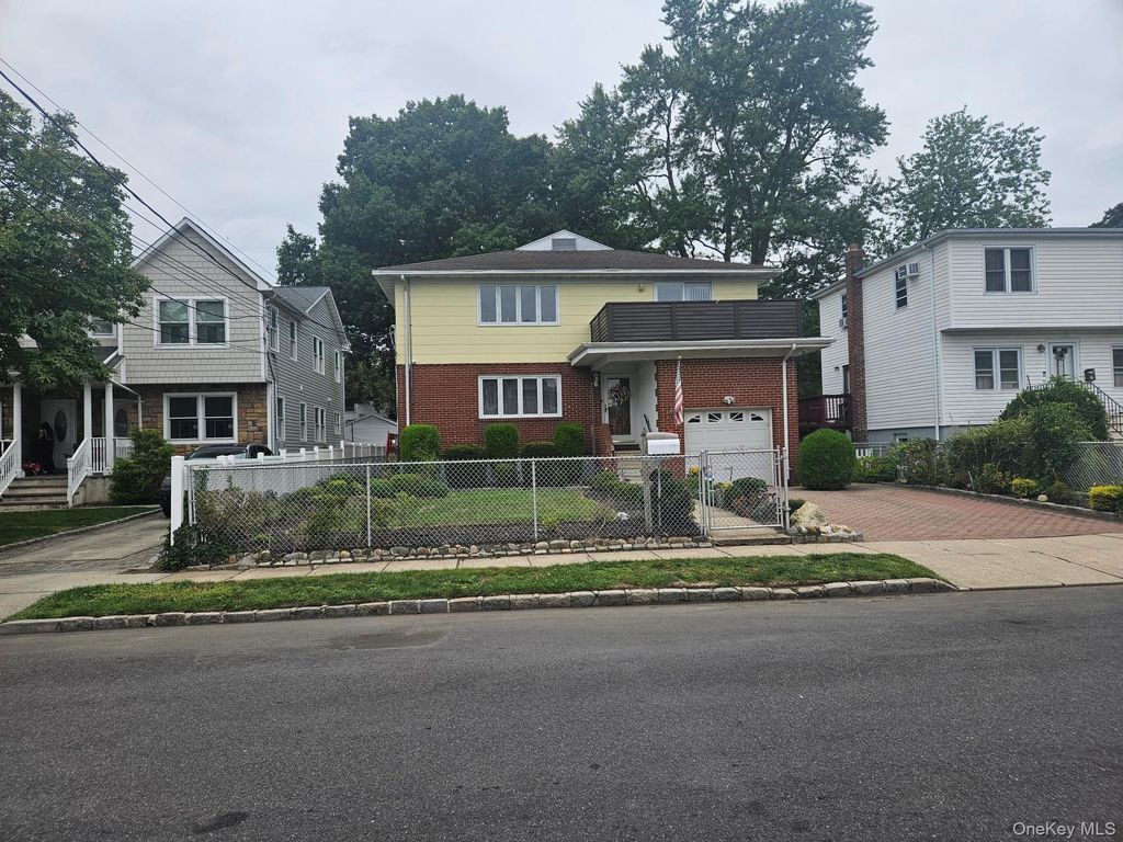 55 Juniper Road A, Port Washington, NY 11050