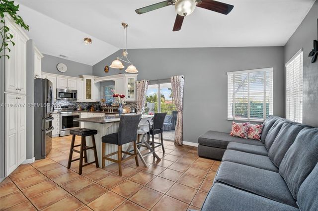 19238 NW 19th St, Pembroke Pines, FL 33029