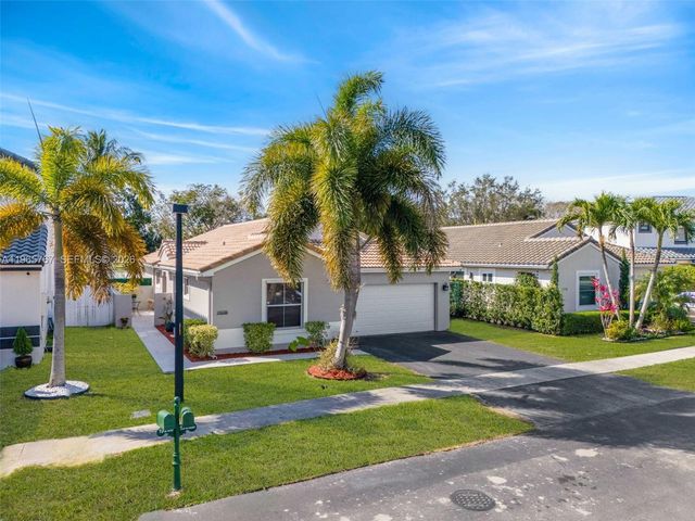 19238 NW 19th St, Pembroke Pines, FL 33029