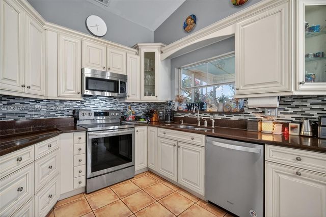 19238 NW 19th St, Pembroke Pines, FL 33029