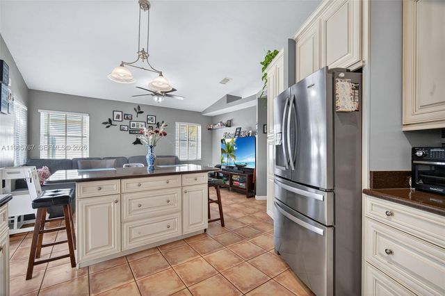 19238 NW 19th St, Pembroke Pines, FL 33029