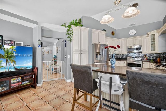 19238 NW 19th St, Pembroke Pines, FL 33029