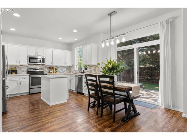 6316 Se KARPSTEIN Pl, Hillsboro, OR 97123