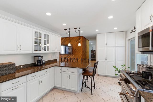 16 REDWOOD DR, Toms River, NJ 08753