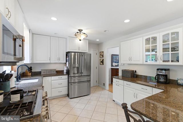 16 REDWOOD DR, Toms River, NJ 08753