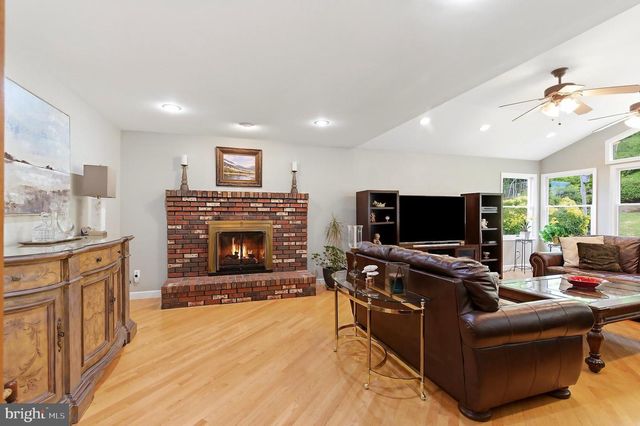 16 REDWOOD DR, Toms River, NJ 08753