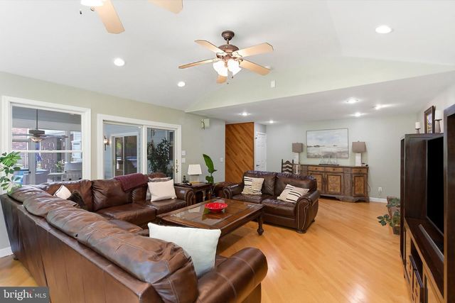 16 REDWOOD DR, Toms River, NJ 08753