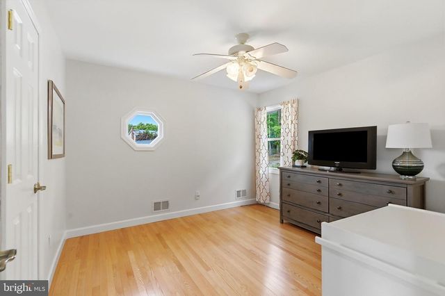 16 REDWOOD DR, Toms River, NJ 08753