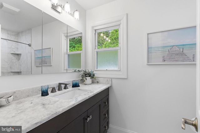 16 REDWOOD DR, Toms River, NJ 08753