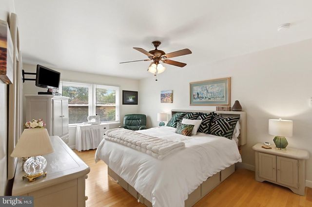 16 REDWOOD DR, Toms River, NJ 08753