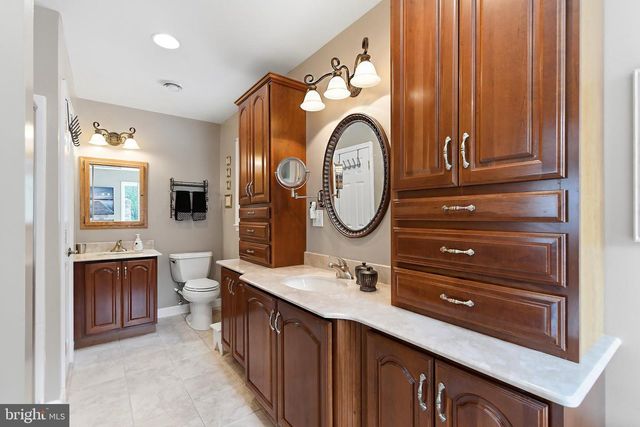 16 REDWOOD DR, Toms River, NJ 08753