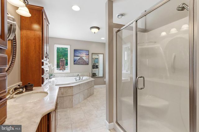 16 REDWOOD DR, Toms River, NJ 08753