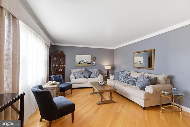 16 REDWOOD DR, Toms River, NJ 08753