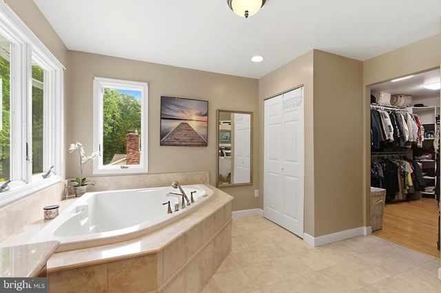 16 REDWOOD DR, Toms River, NJ 08753