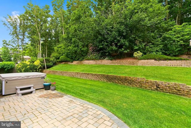 16 REDWOOD DR, Toms River, NJ 08753