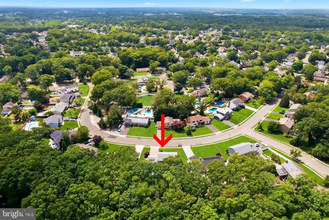 16 REDWOOD DR, Toms River, NJ 08753