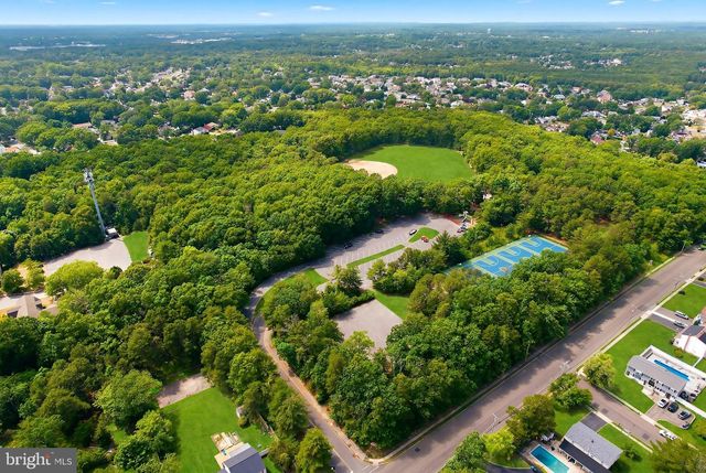 16 REDWOOD DR, Toms River, NJ 08753