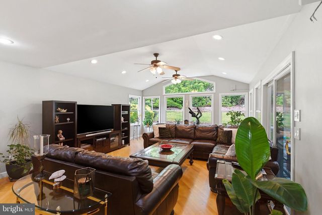 16 REDWOOD DR, Toms River, NJ 08753