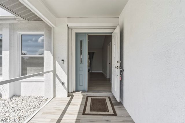 11883 King James CT, Cape Coral, FL 33991